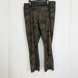 Lululemon camo green crop leggings size 4